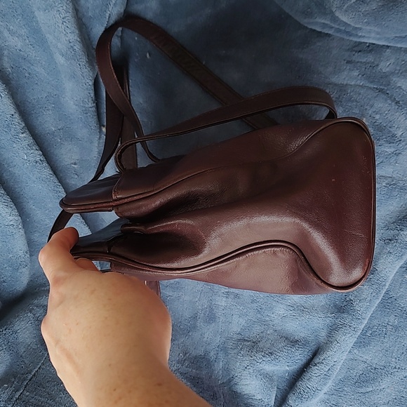 Vintage Etienne Aigner dark brown leather shoulder bag. EUC Preloved - Picture 5 of 16